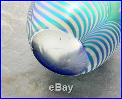 1985 Robert Eickholt Iridescent Pulled Feather Art Glass Egg Paperweight Signed