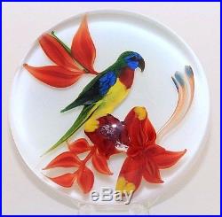 Glamorous Rick AYOTTE Gorgeous CRESTED PARROT Art Glass PAPERWEIGHT