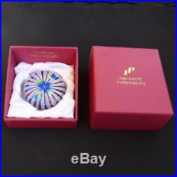 Perthshire LE 1995C Flower on Crown glass paperweight / presse papiers