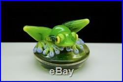 STUART ABELMAN Green Frog on Clear Base Art Glass Paperweight, Apr 2.5Hx4W