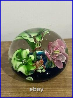 Vtg Art Glass Frogs Lylipad & Pink Flower Paper Weight