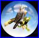 WONDERFUL-XL-Rick-Ayotte-Bird-of-Prey-with-Captured-Frog-Art-Glass-PAPERWEIGHT-01-vtsk